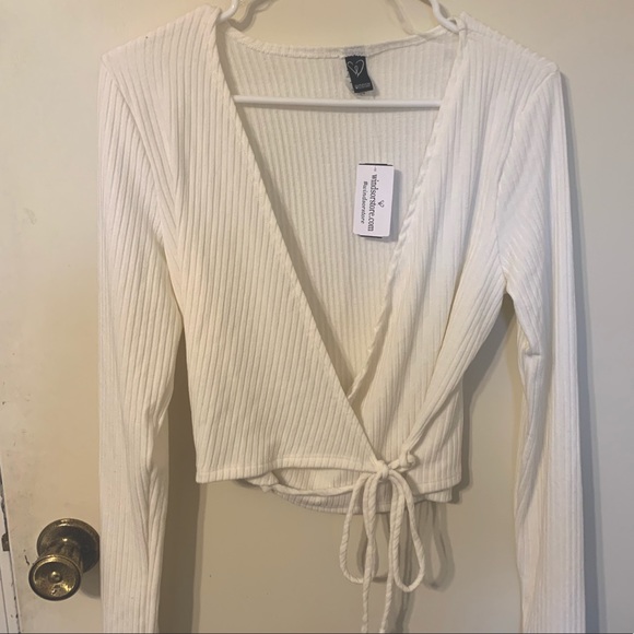 White tie crop top - Picture 1 of 4